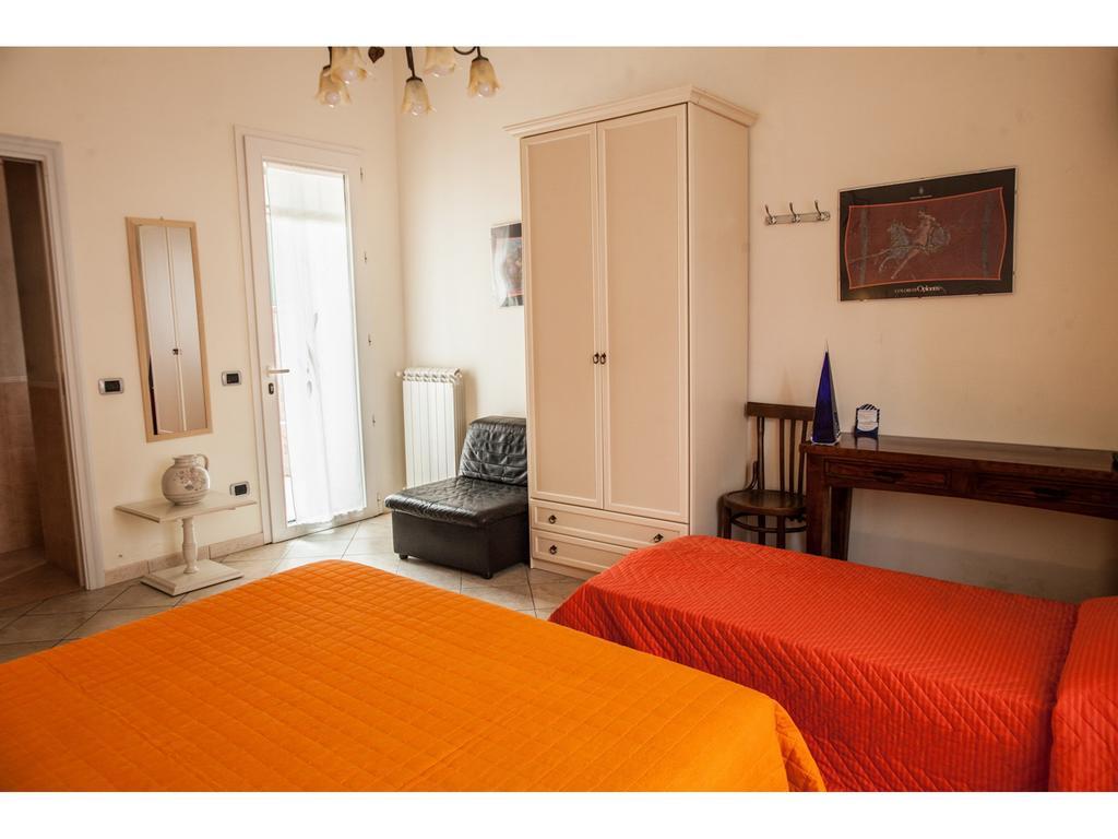 Casa Vacanze Il Gatto Rosso Trecase الغرفة الصورة